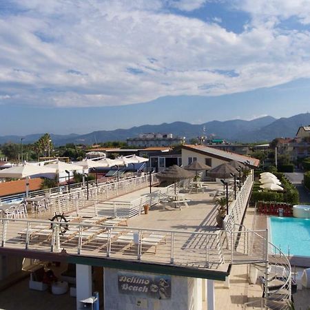 Hotel Delfino Marina Di Carrara Bagian luar foto