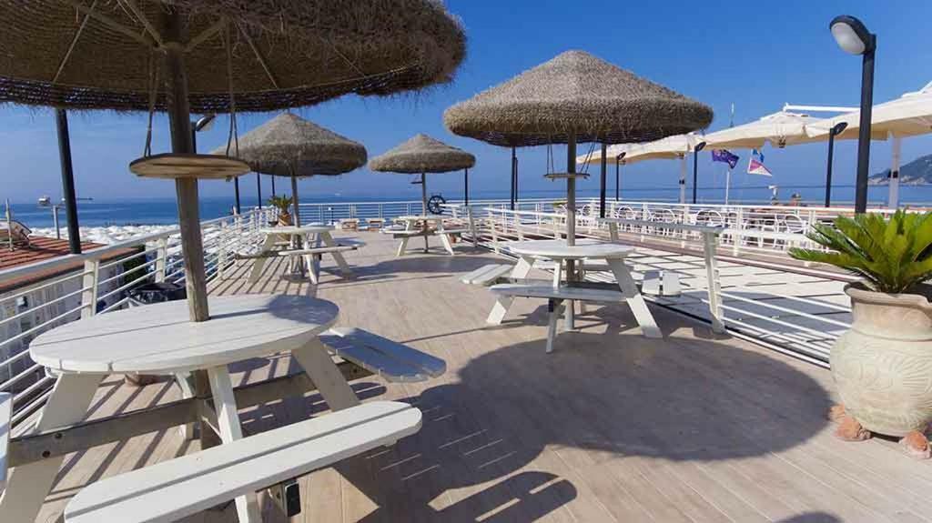 Hotel Delfino Marina Di Carrara Bagian luar foto