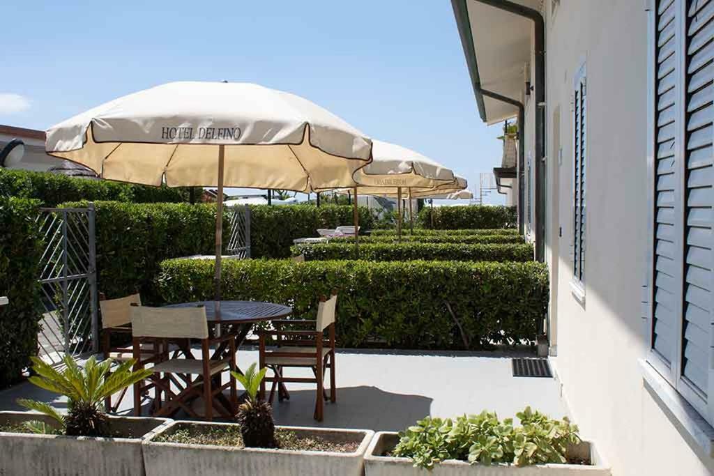 Hotel Delfino Marina Di Carrara Bagian luar foto