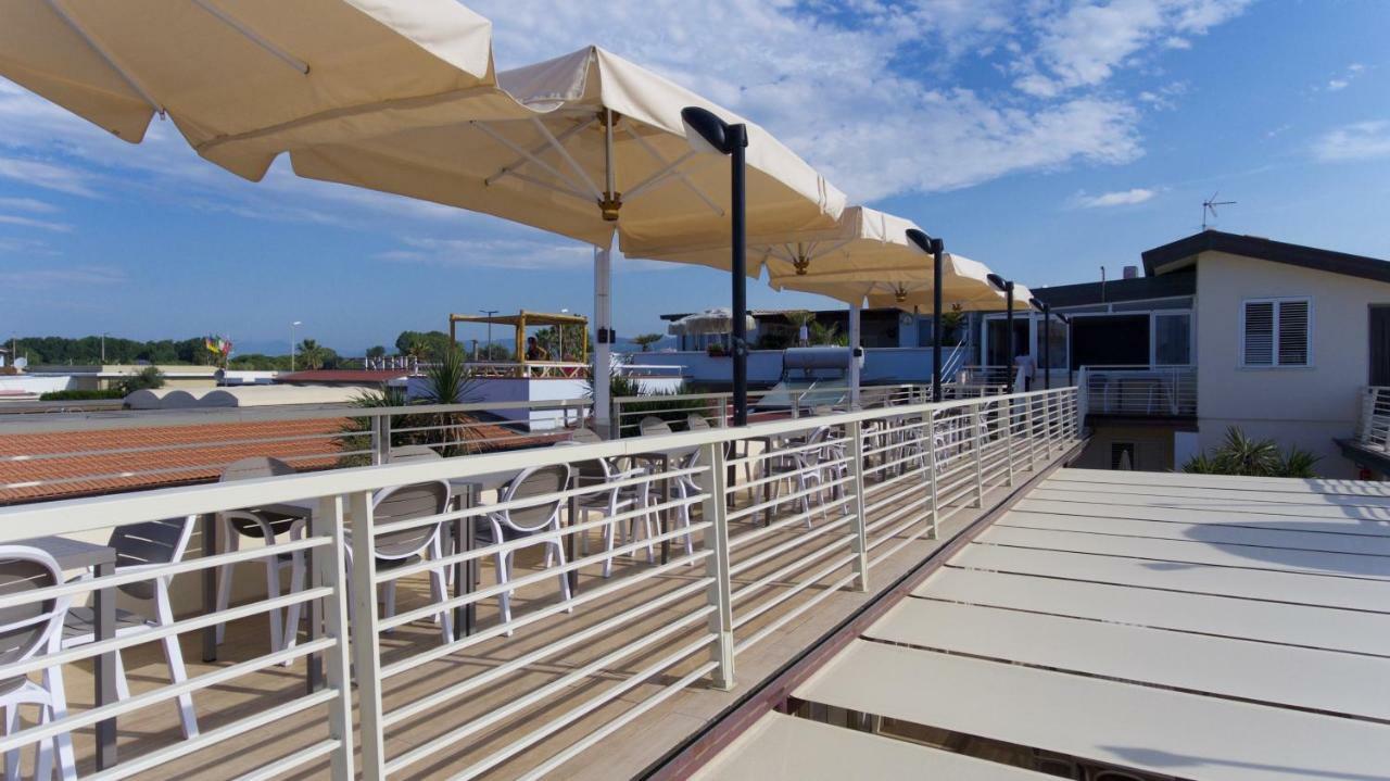 Hotel Delfino Marina Di Carrara Bagian luar foto