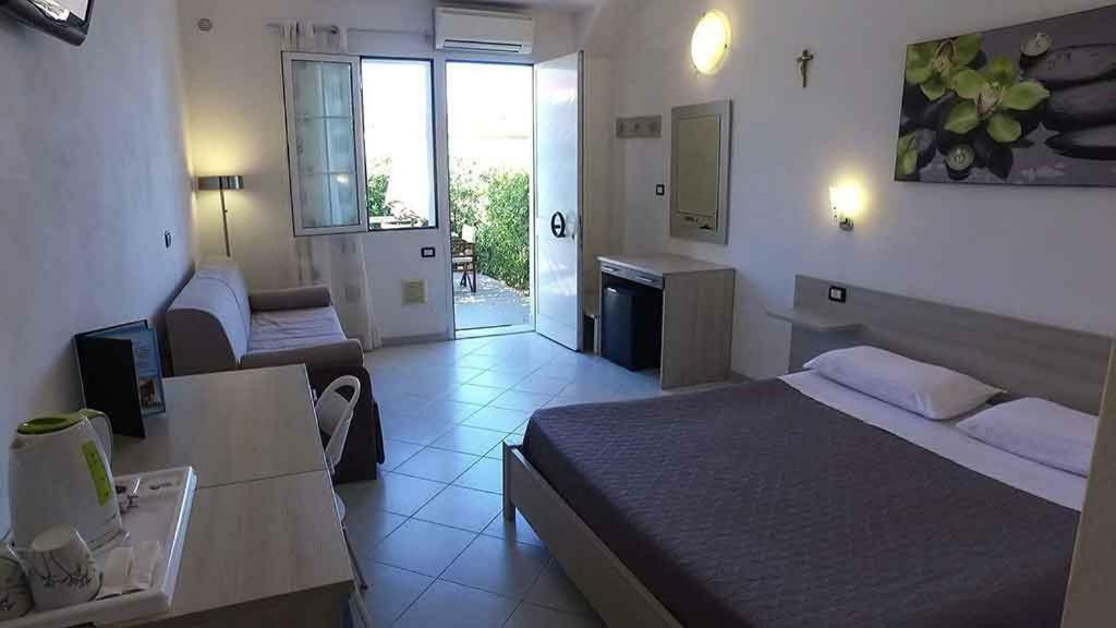 Hotel Delfino Marina Di Carrara Bagian luar foto