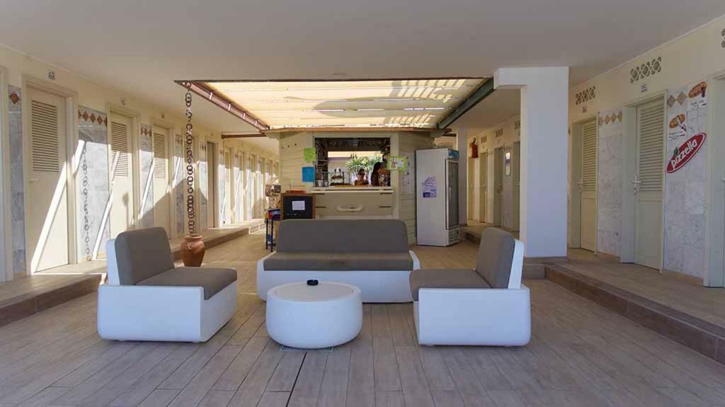 Hotel Delfino Marina Di Carrara Bagian luar foto