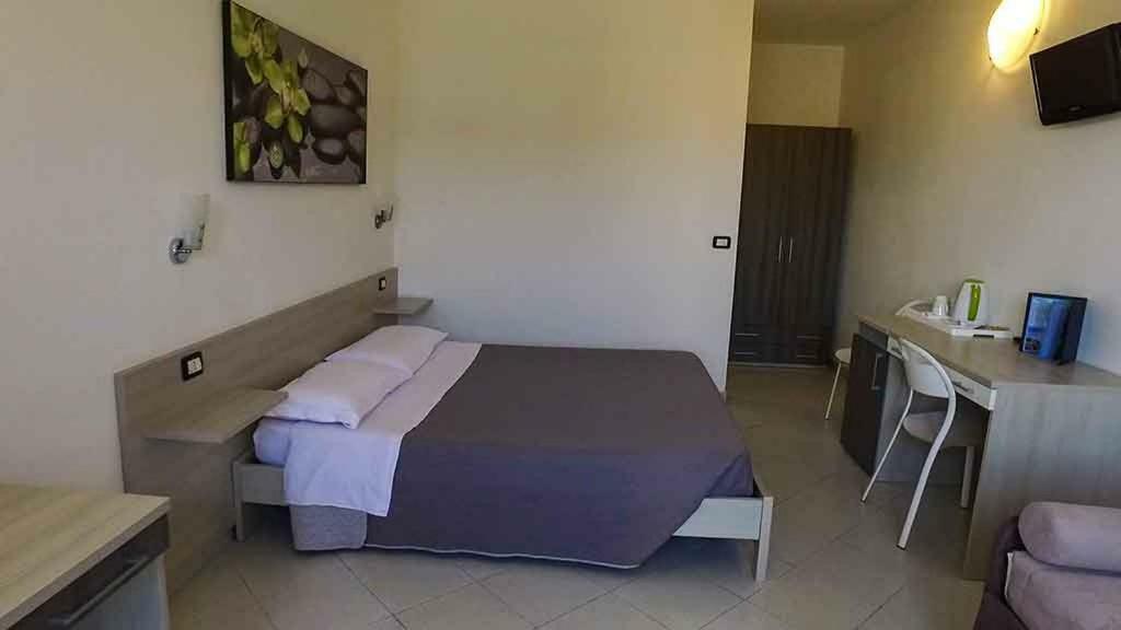 Hotel Delfino Marina Di Carrara Bagian luar foto